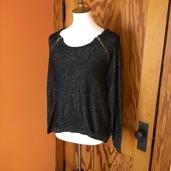 Bisou Bisou black n gold slouchy sweater - Picture 5 of 10